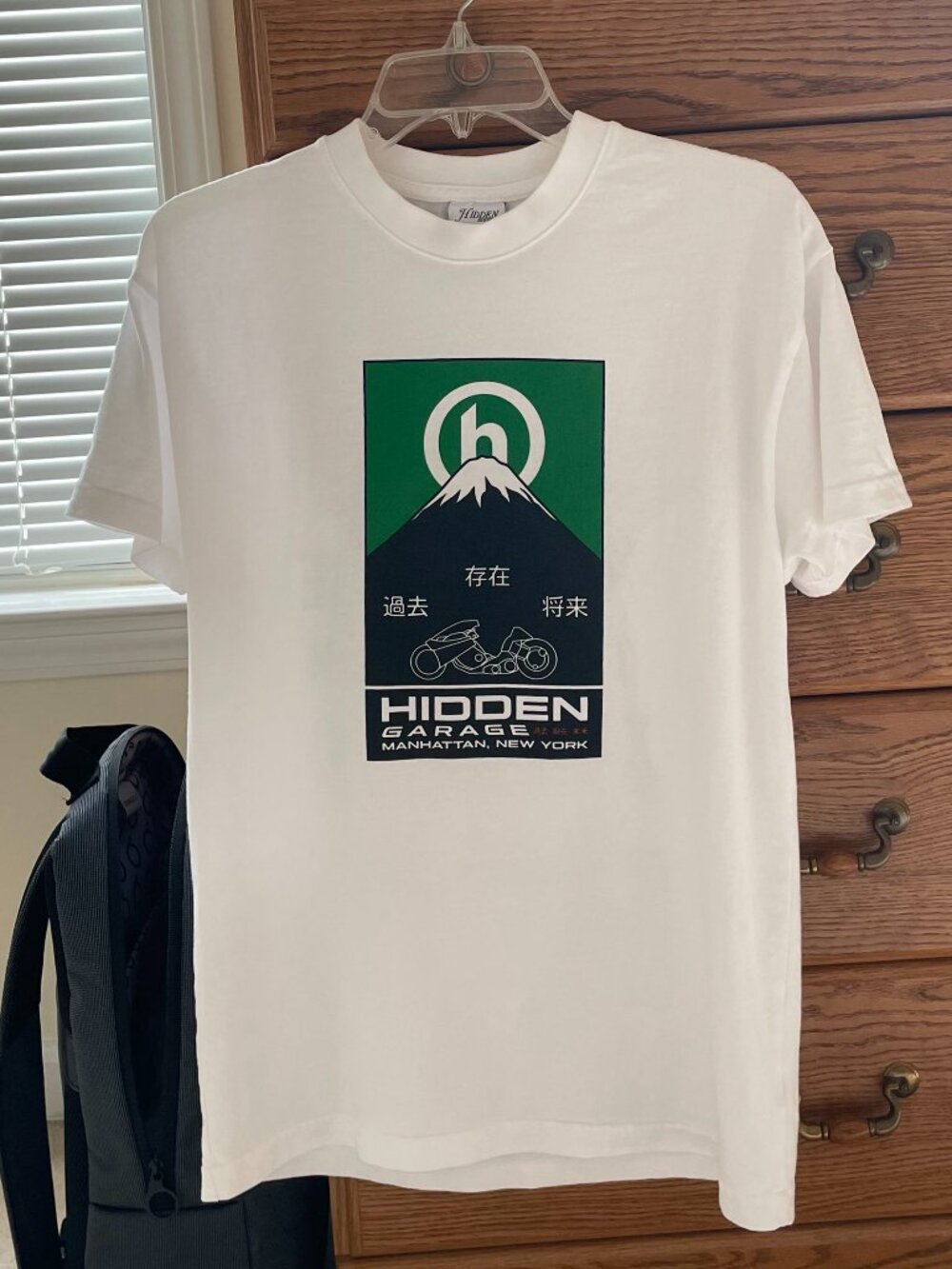 Hidden NY Tee size small